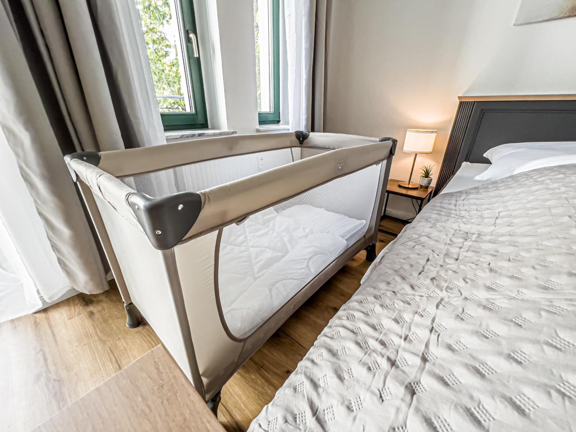 Grosse 3 Schlafzimmer Unterkunft Mit Kueche, Bad, Waschmaschine & Balkon Am Zoo Leipzig Exteriör bild