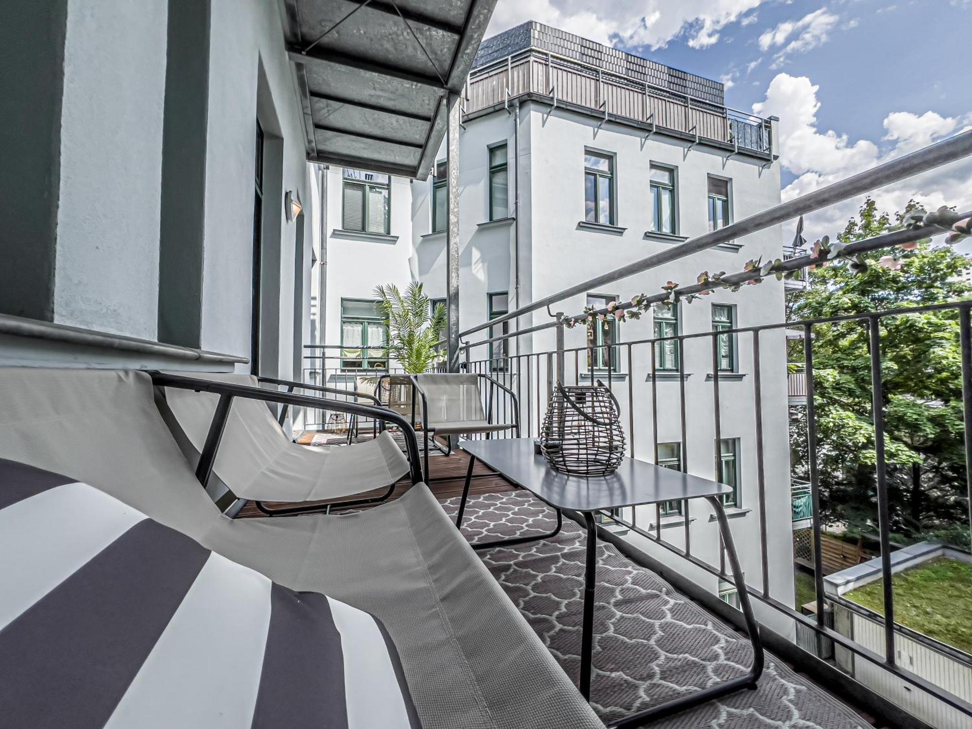 Grosse 3 Schlafzimmer Unterkunft Mit Kueche, Bad, Waschmaschine & Balkon Am Zoo Leipzig Exteriör bild